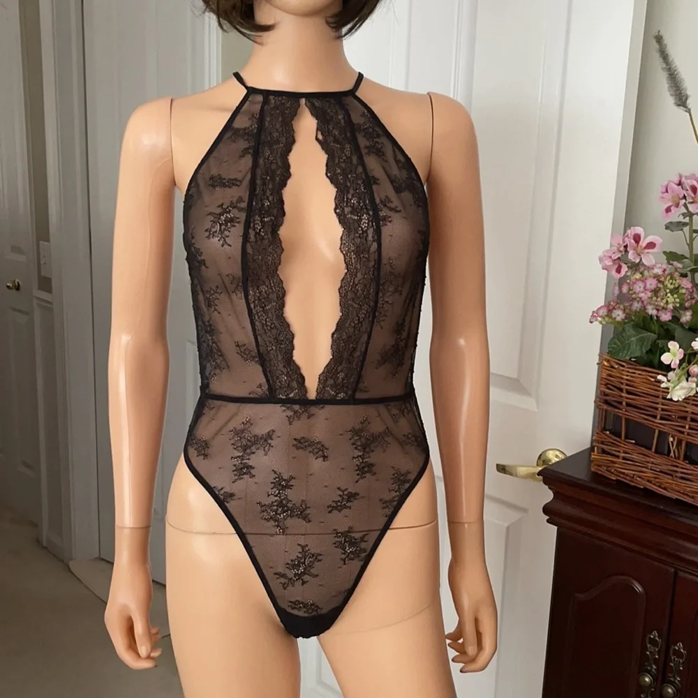 NWOT Victoria Secret lace bodysuit